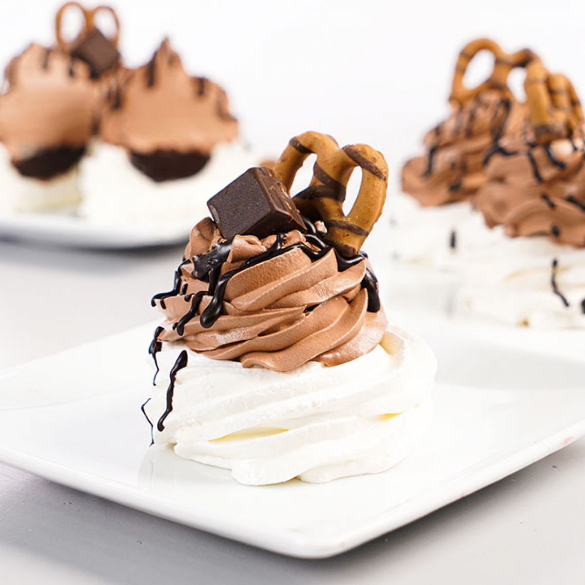 Mini-Chocolate-Pavlova n