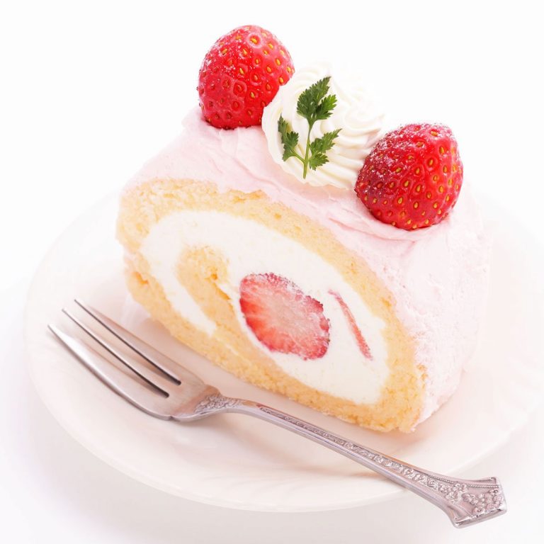 Vanilla Strawberry Swiss Roll